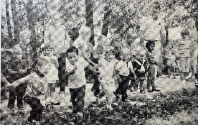 Black and white photo of children racing during Chief Industries’ first company picnic at Izaak Walton Park.