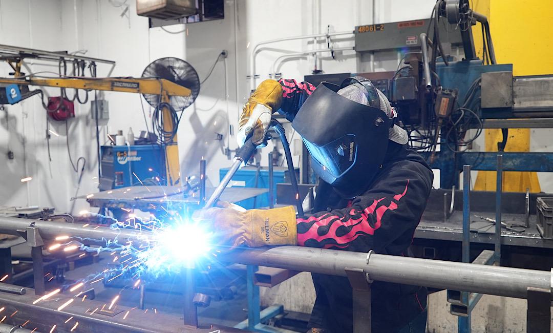 welding apprenticeship vs trade school